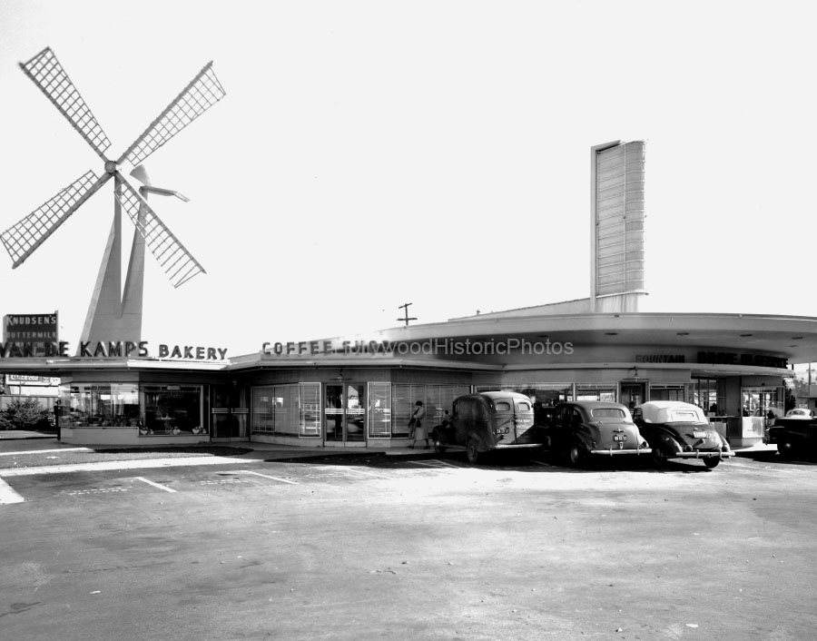 Van De Kamps 1950 2.jpg